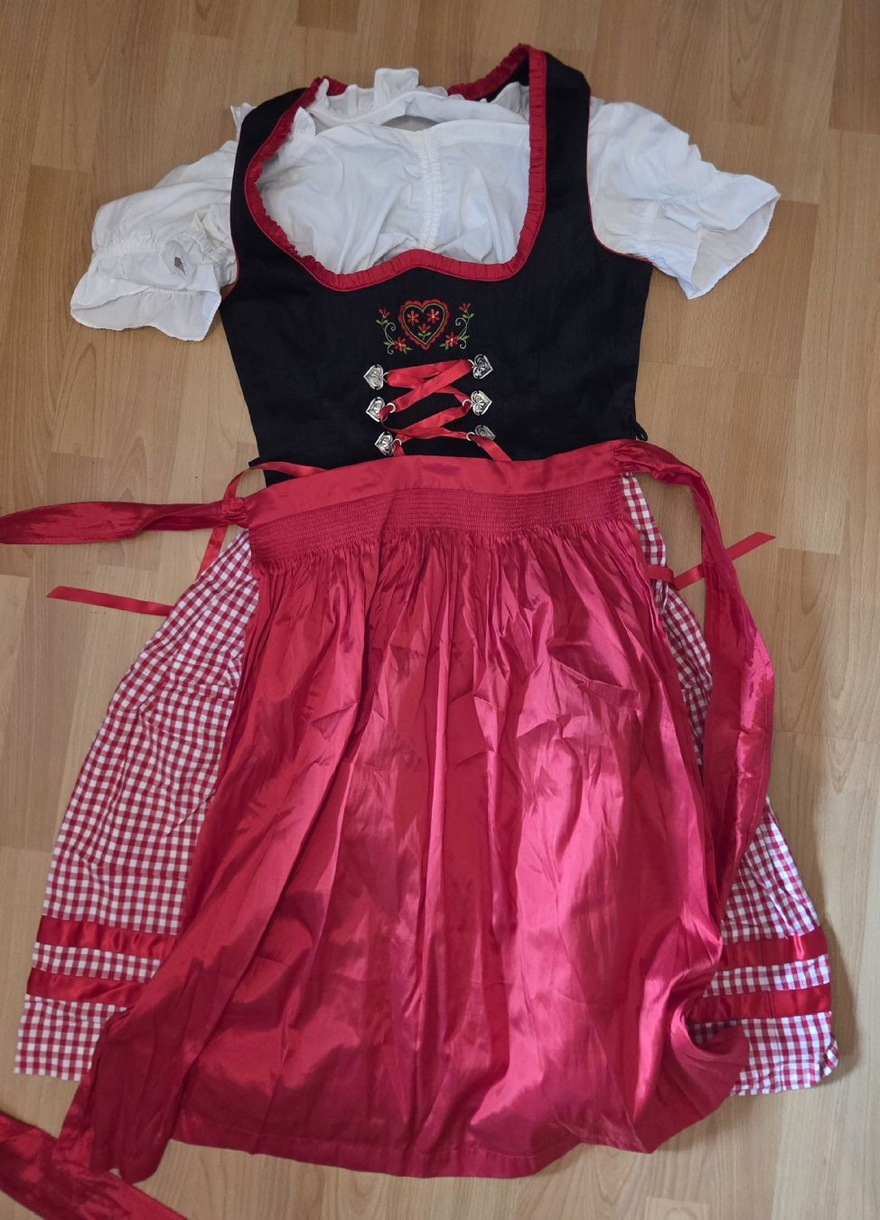 Trachtenmode: Dirndl 3-Teilig (Grösse: 40) – Gebraucht aus Winterthur von Nana114 2