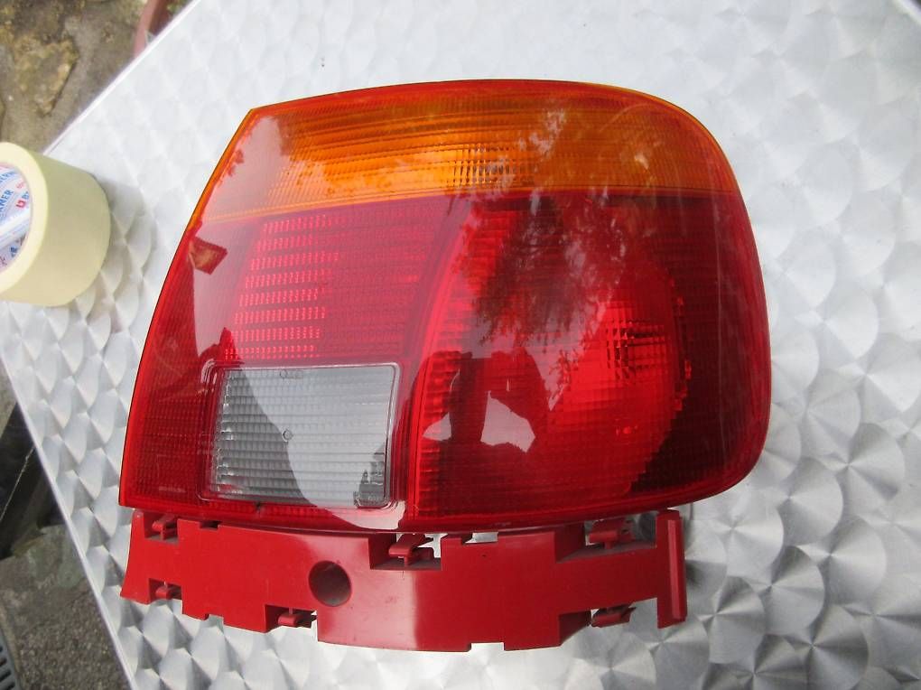 Audi Fari: Feu arrière droite Audi A4 B5 (8D2) – Usato da Champagne venduto da nan_2dwz 3