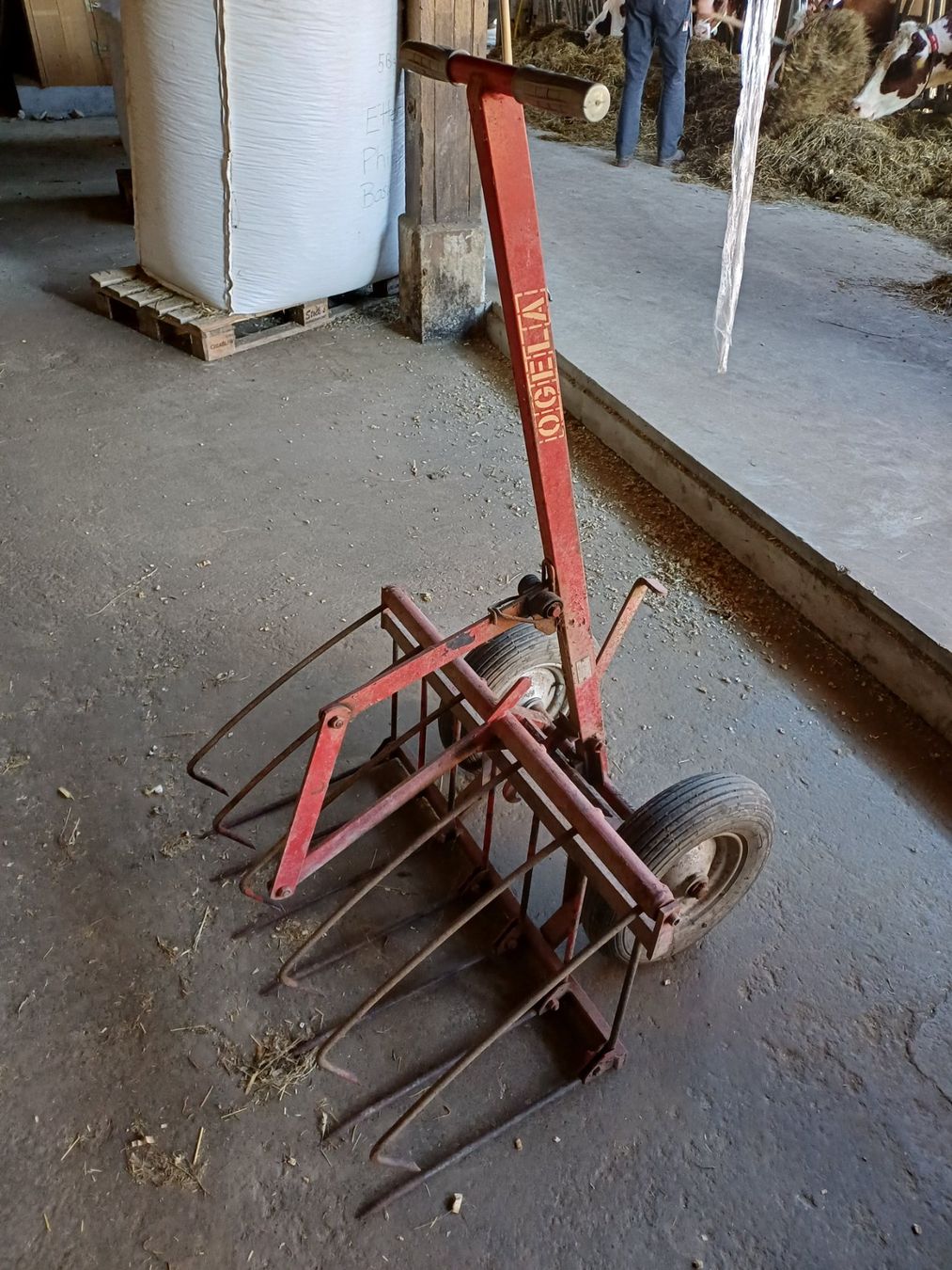 Carriole: Lanker Heugabel/ Grasgabel/ Transportgabel mit Rädern – Usato da Boswil venduto da etaflex