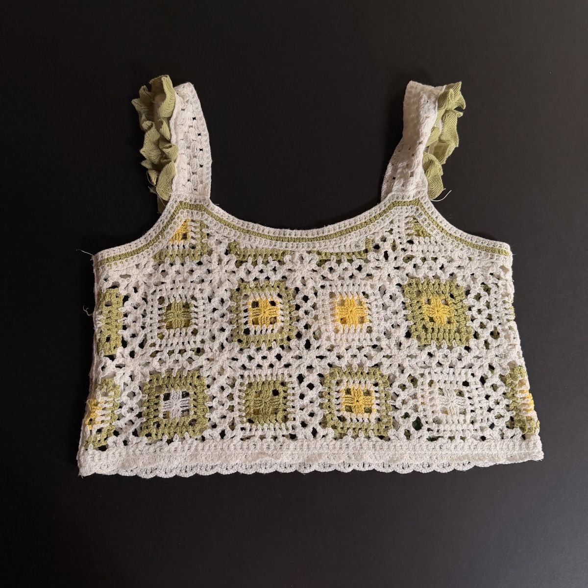 Top: Green Floral Top – Usato da Schaffhausen venduto da nuhcyar 1