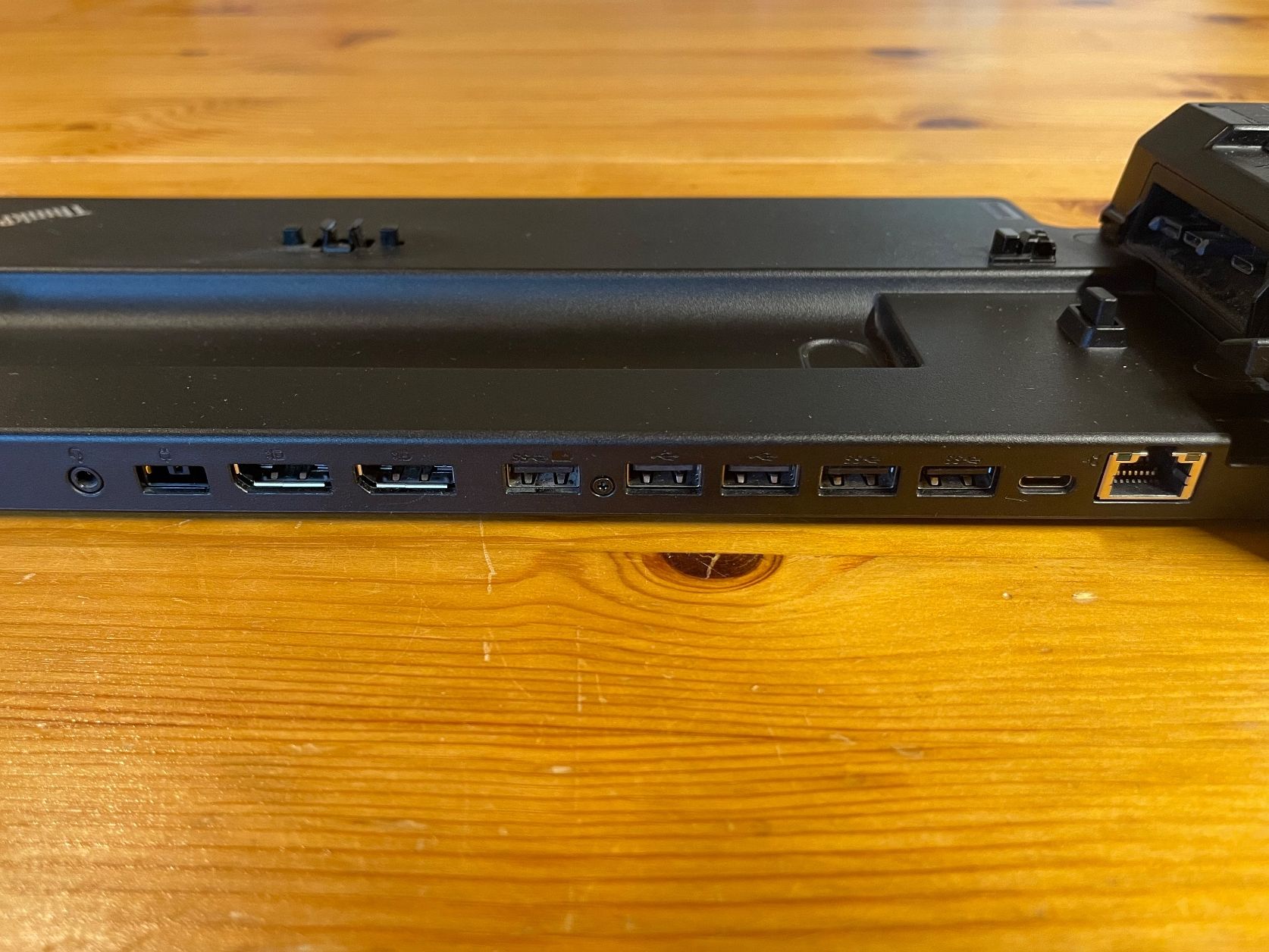 Lenovo Docking station: ThinkPad Pro Dock (40AH, 135W) – Usato da Böbikon venduto da pxtr 3