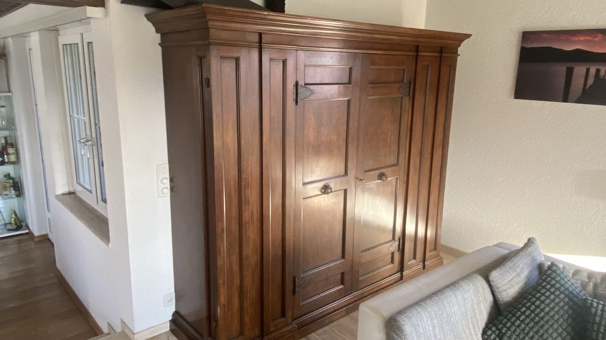 Armadi: Antiker Holzschrank – Usato da Nuglar venduto da Fun_and_Sun
