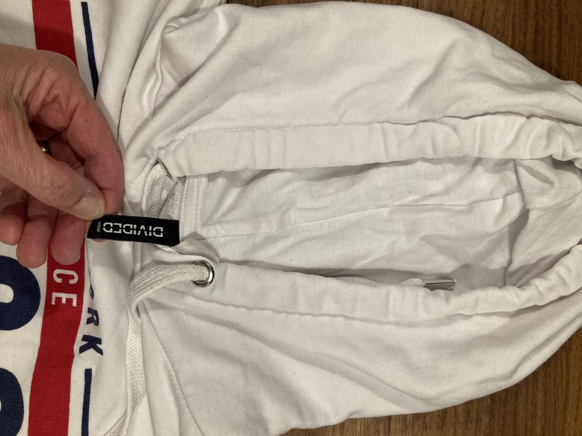 H&M Maglioni & Felpe: Weisser Kapuzen Pulli – Usato da Kesswil venduto da Branca-01 1