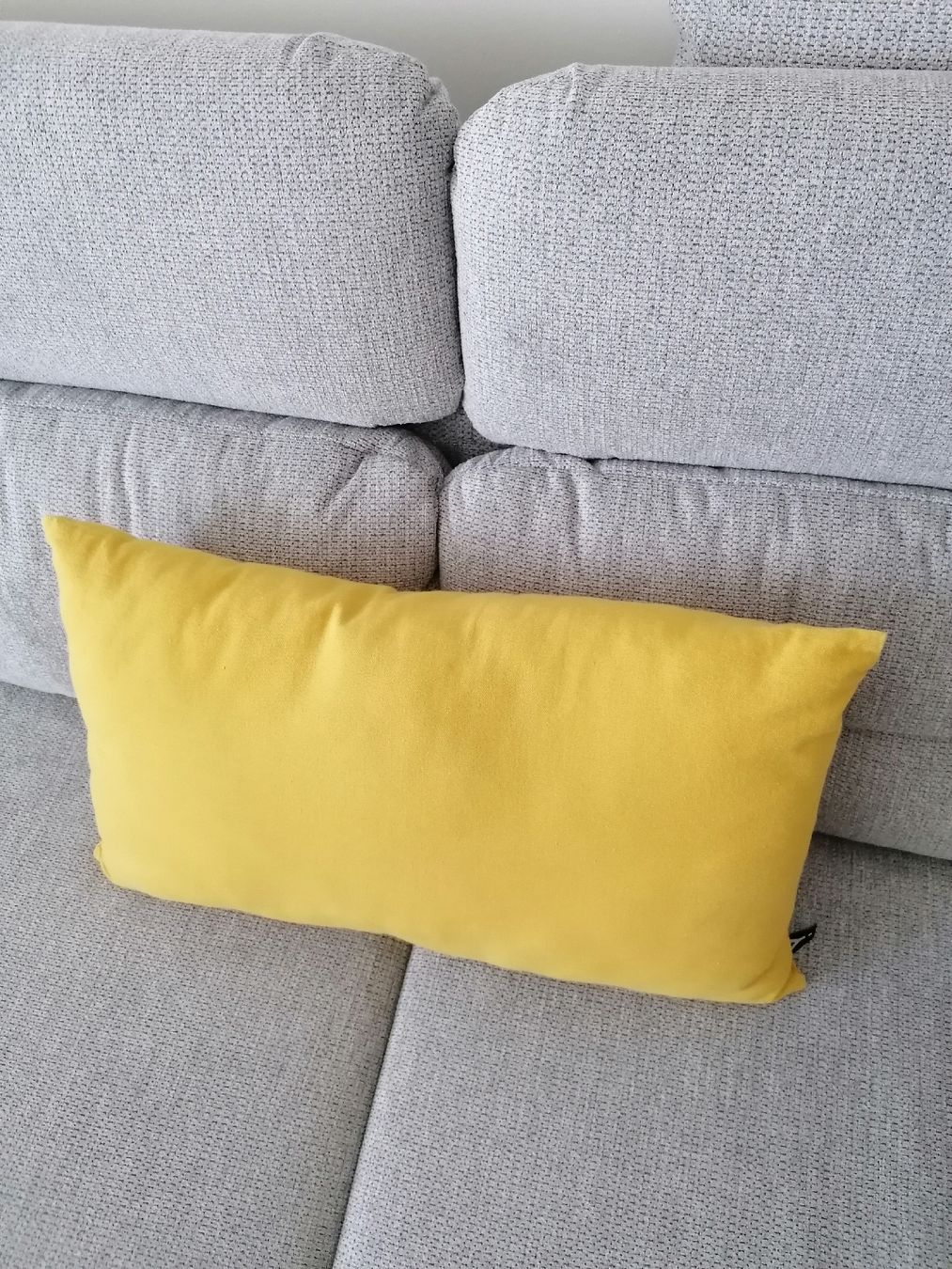 Pfister Coussins: Nice Yellow Sofa Cushion  – D'occasion à Zürich par thesuccessnow 1