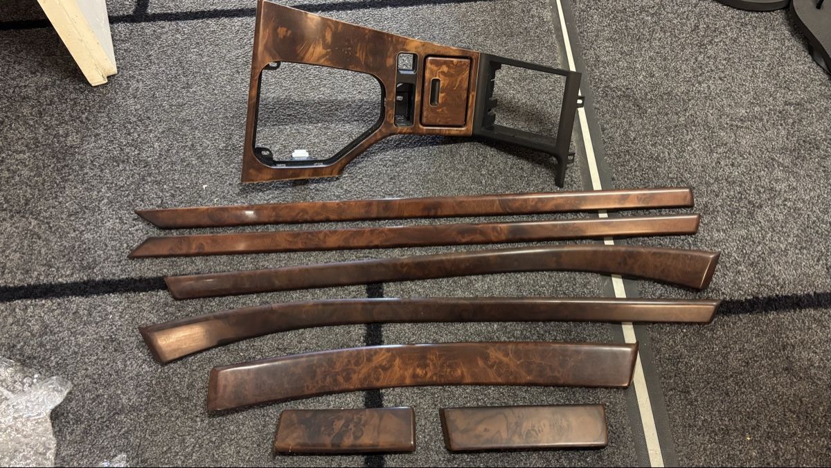 Articoli in legno: BMW E39 Interieurleisten Nussbaum, komplett – Usato da Balgach venduto da pludwiger