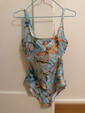 Beldona Badekleid-Set mit Tuch, Kleid und Scrunchy