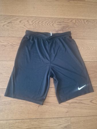 Nike Sport Shorts schwarz Grösse 164 guter Zustand