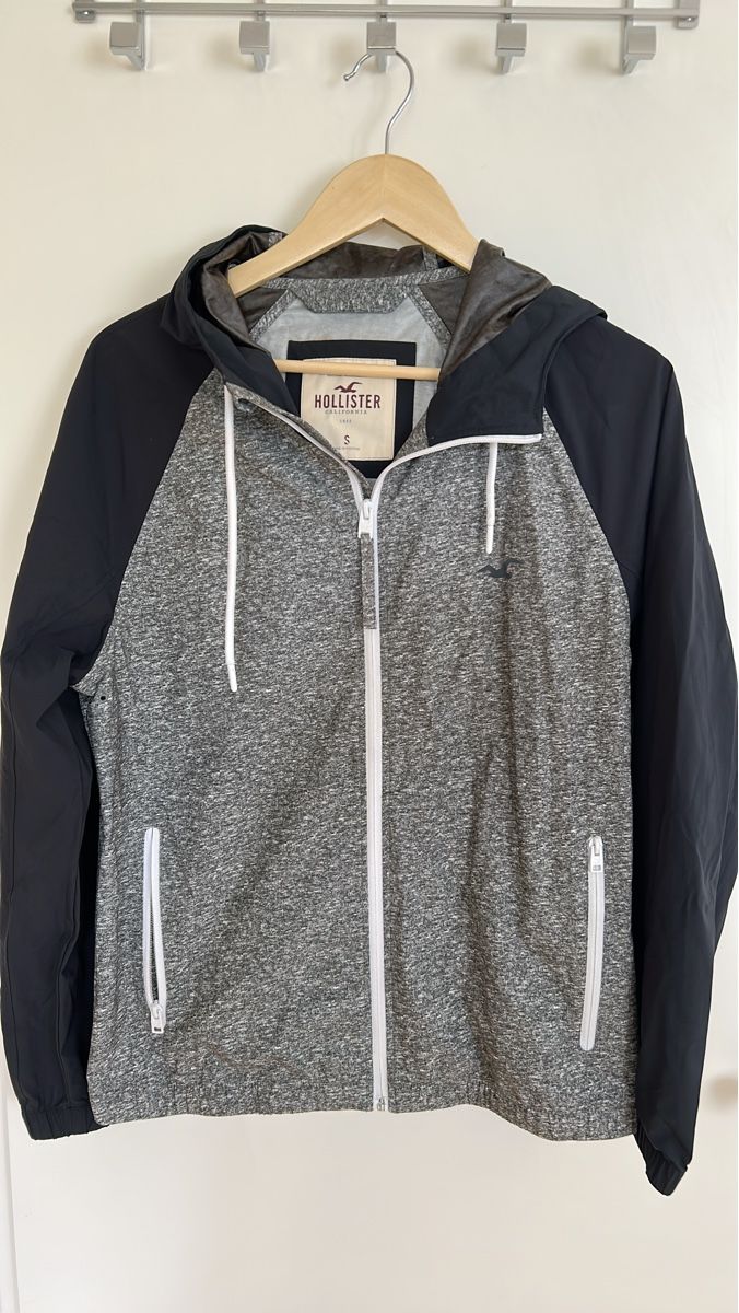 Hollister Jacken: Hollister Trainerjacke  Grau/Schwarz Grösse S – Gebraucht aus Nänikon von Amerika73