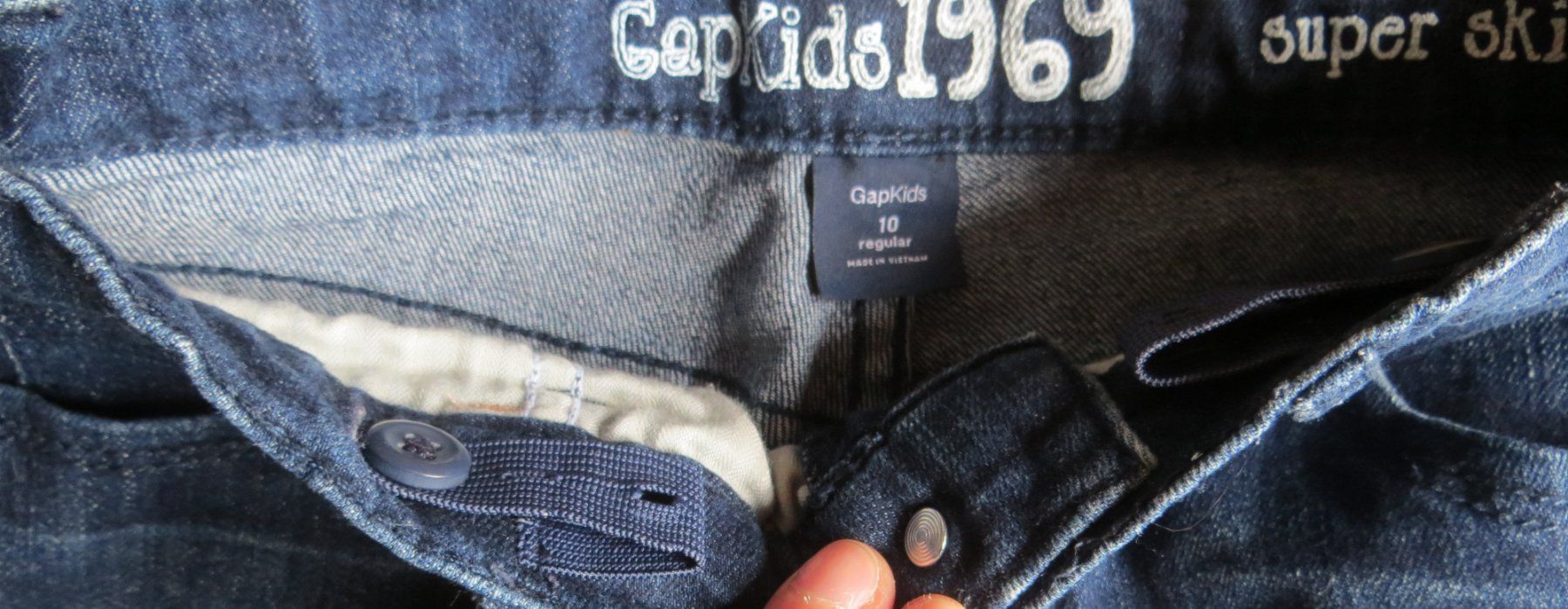Pantaloni: GAP Jeans 10 regular – Usato da Athenaz (Avusy) venduto da Kurtzuegg 1