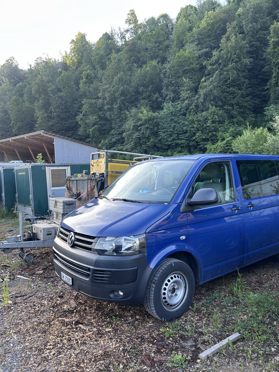 VW Automobili: VW Transporter T5 blau – Usato da Giswil venduto da Arnold.fabii 2