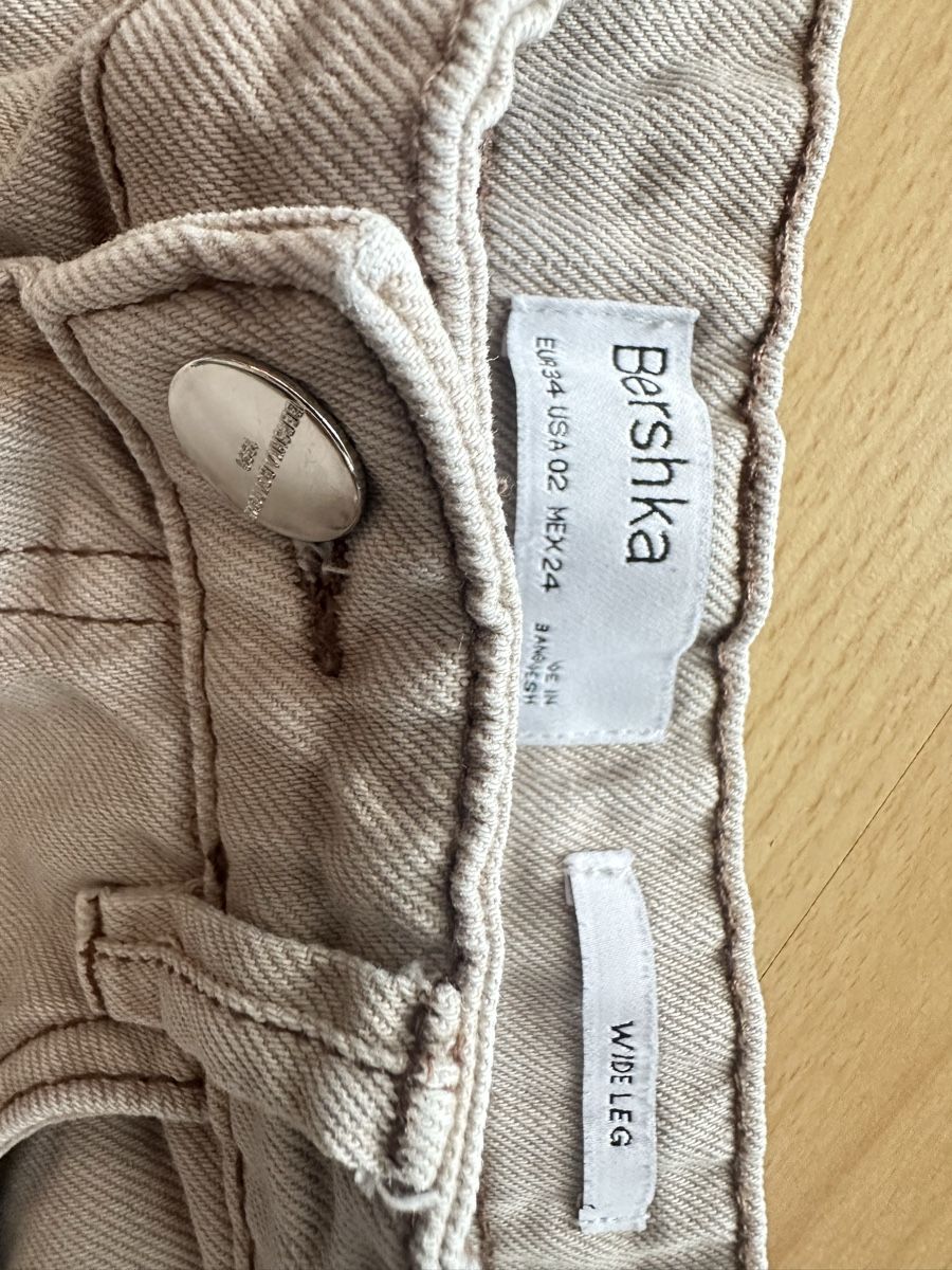 Bershka Jeans: Beige Bershka Jeans, Grösse 34 – Nuovo (secondo la descrizione) da Lampenberg venduto da Graziella_ 1