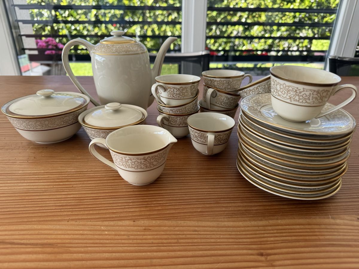 Set di piatti: Kaffeeservice, Geschirrset,Langenthal , Golddekor – Usato da Lanzenhäusern venduto da Galaa