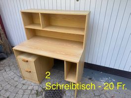 Schreibtisch