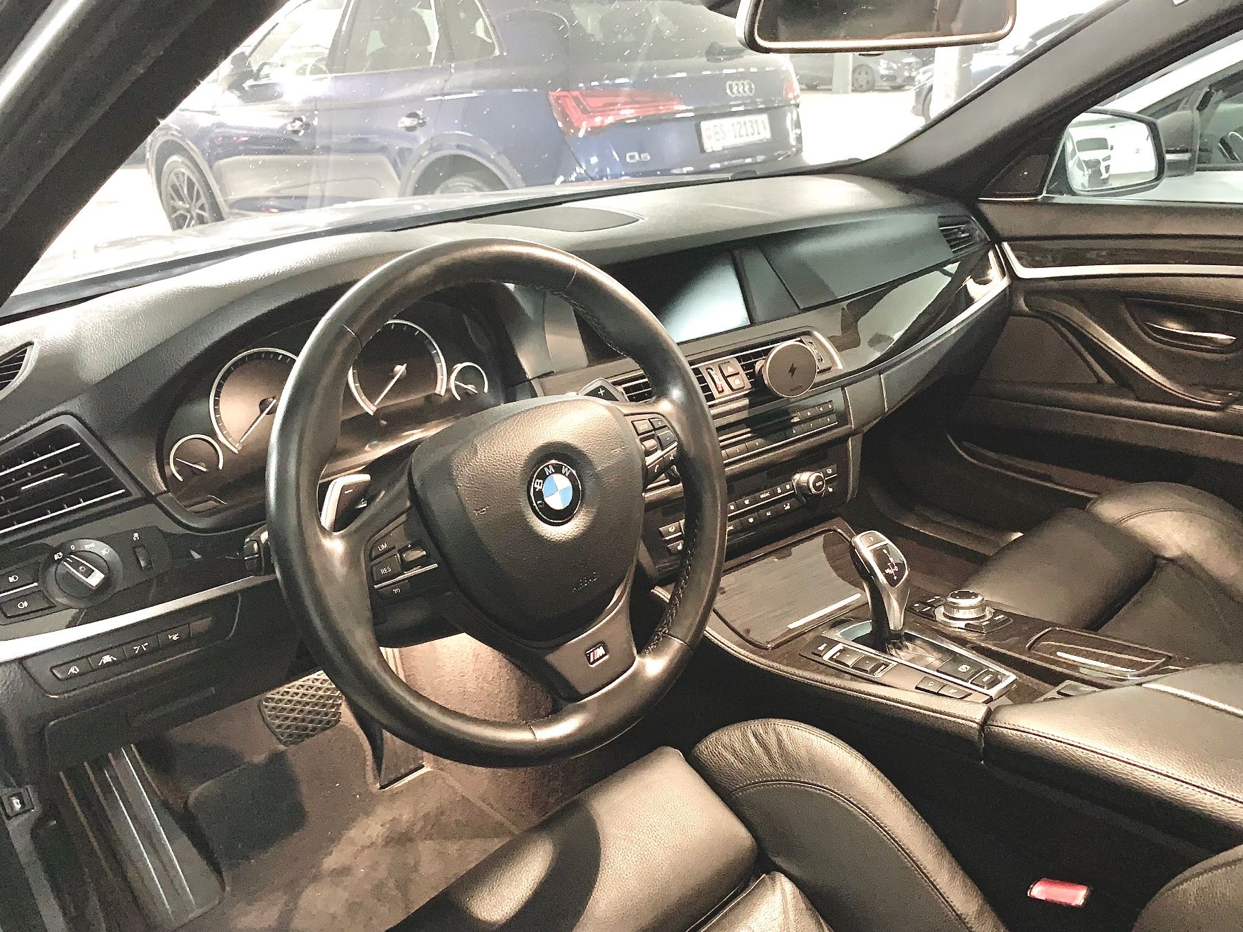 BMW Automobili: BMW F10 535i – Usato da Basel venduto da valokuvaaja 7