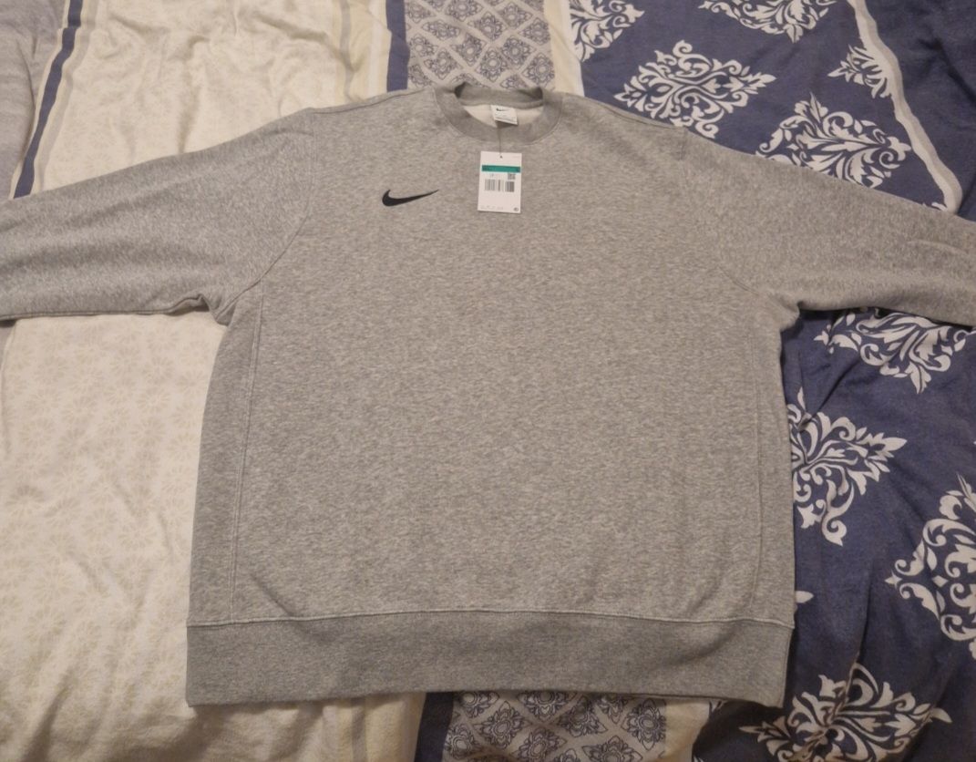 Nike Pullover & Sweatshirts: Nike Pullover – Neu und originalverpackt aus Lauterbrunnen von ziv_nd87 1