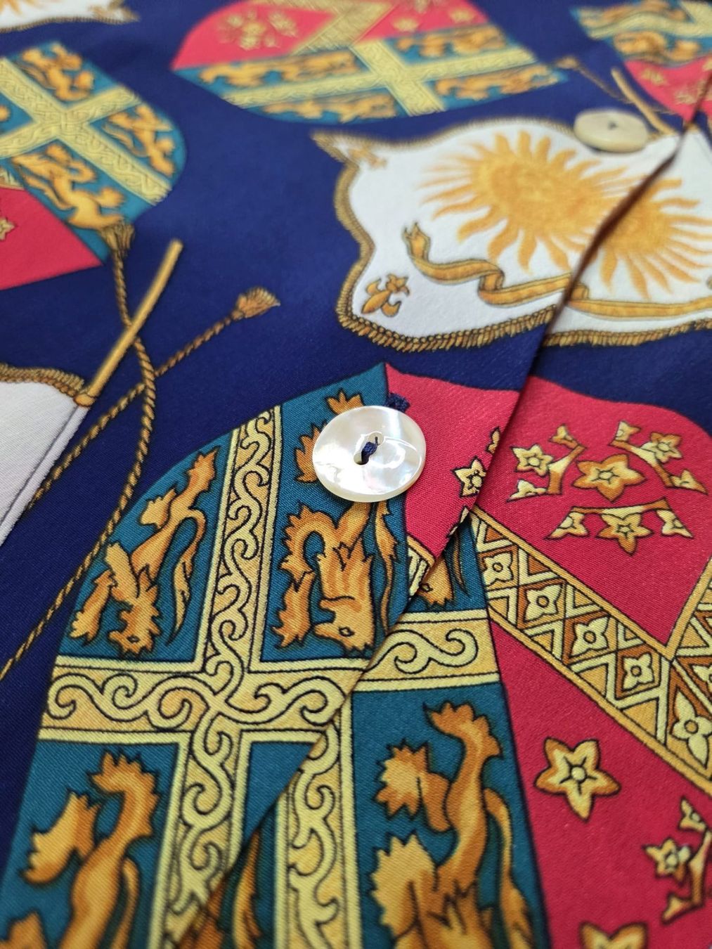 Camicette: Vintage 80s Seidenbluse – Usato da Bern venduto da -Aniko- 3