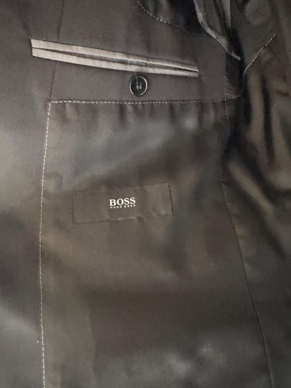 Completi: Hugo Boss Anzug schwarz inkl. Kravatte – Usato da Bern venduto da Keie 4