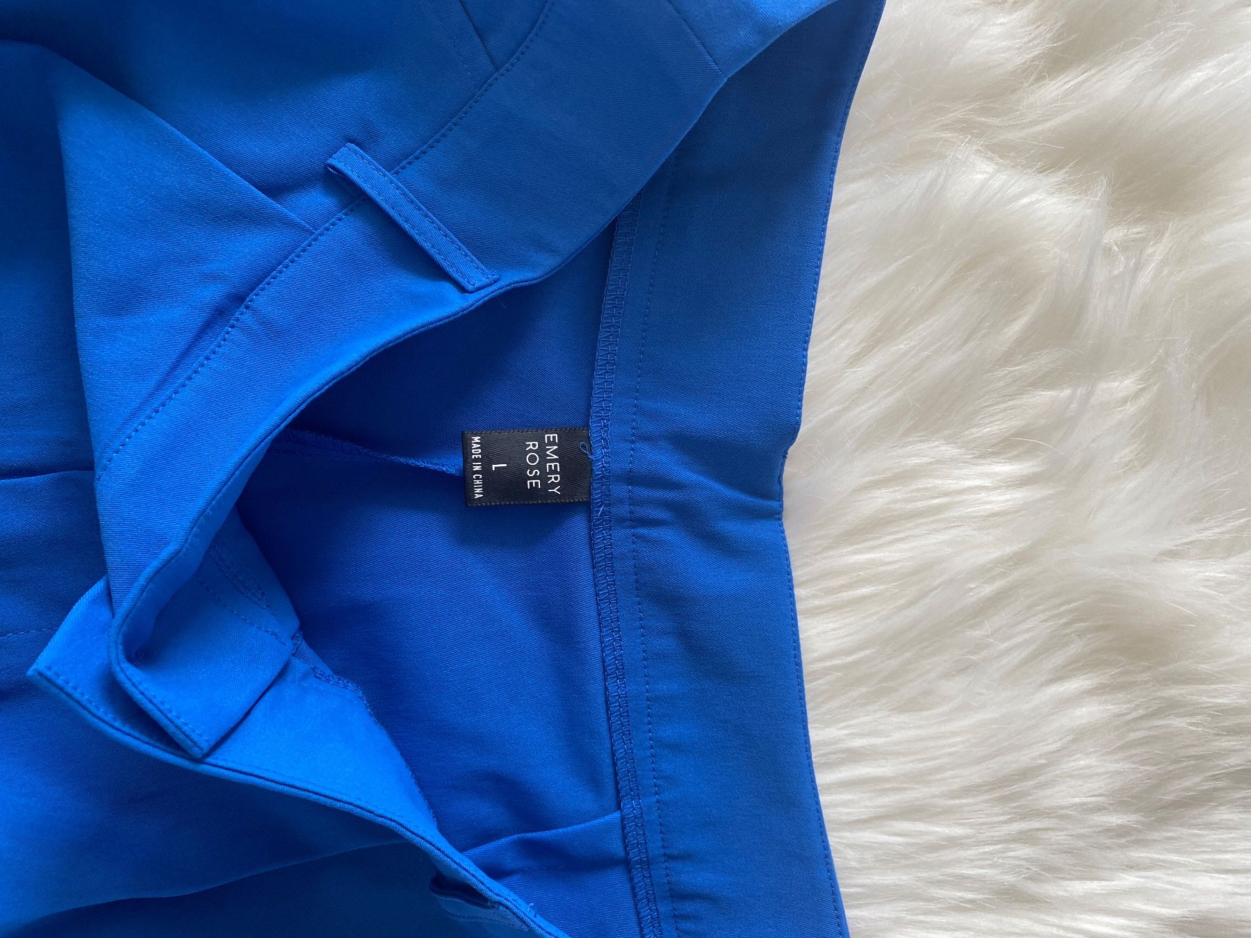 Pantaloni: Dunkelblaue Shorts in der Größe L – Usato da Duebendorf venduto da Alexandertreyer 1