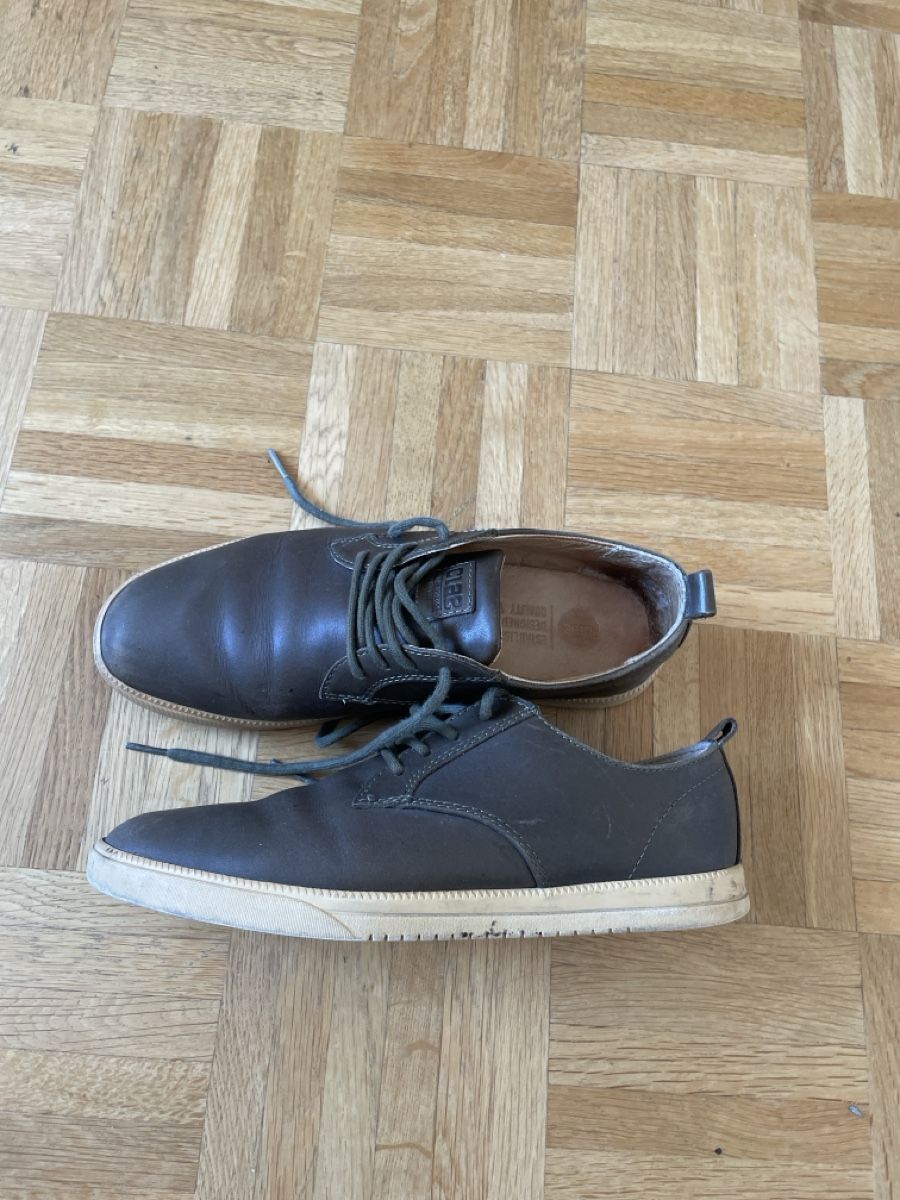 Scarpe da donna: Clae Schuhe. Echt Leder . Große 40 – Usato da Basel venduto da Kamberly 3