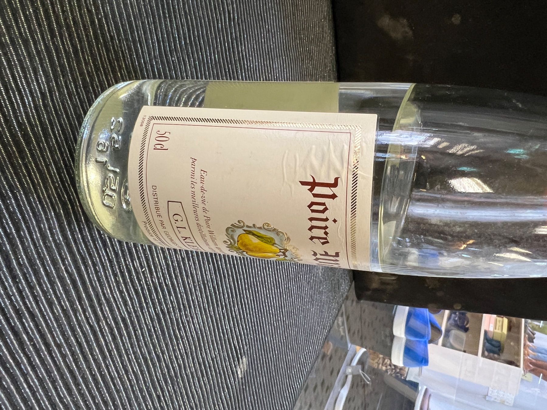 Williams Spirituosen: POIRE WILLIAM ANCIENNE BOUTEILLE ENTAMÉE – Gebraucht aus Genève von Leboucheoreilles 3
