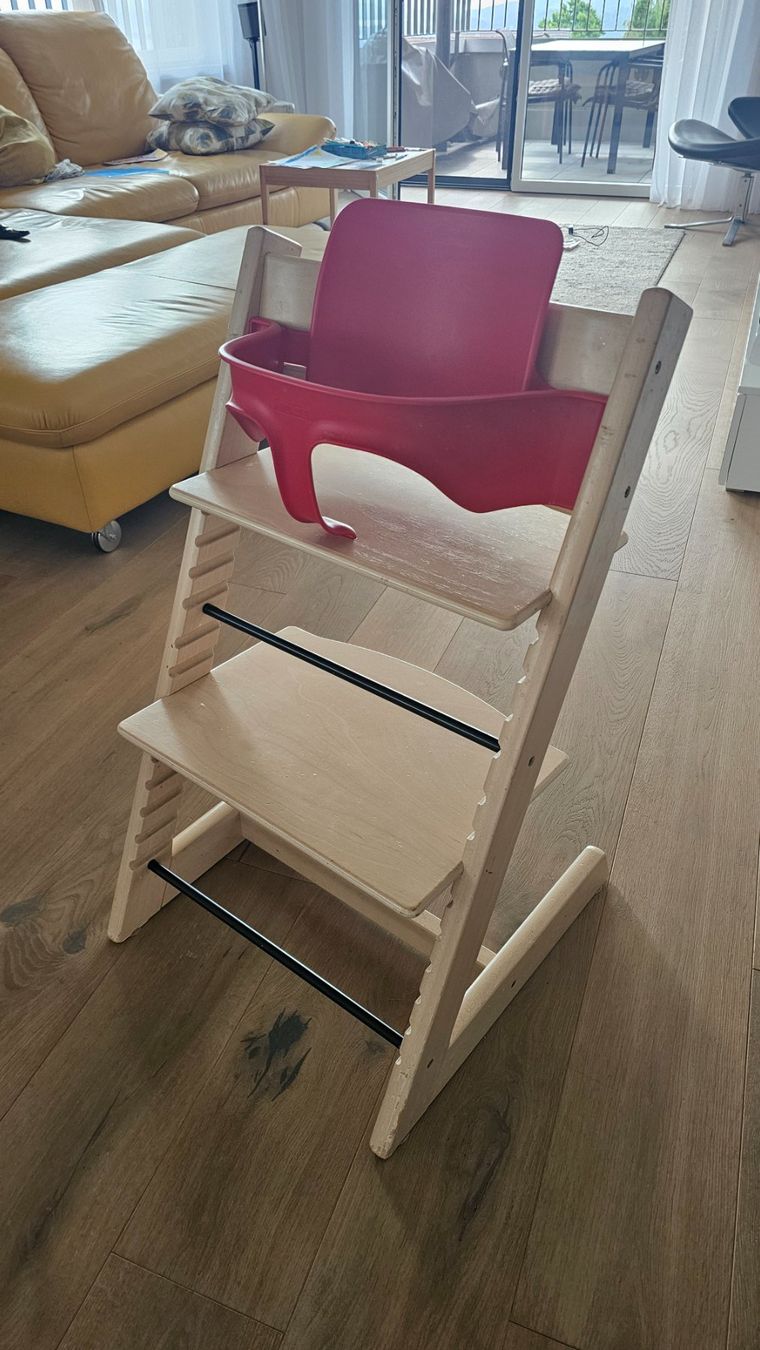 Stokke Seggioloni: Stokke Tripp Trapp mit Zubehör – Usato da Richterswil venduto da jenssejersen