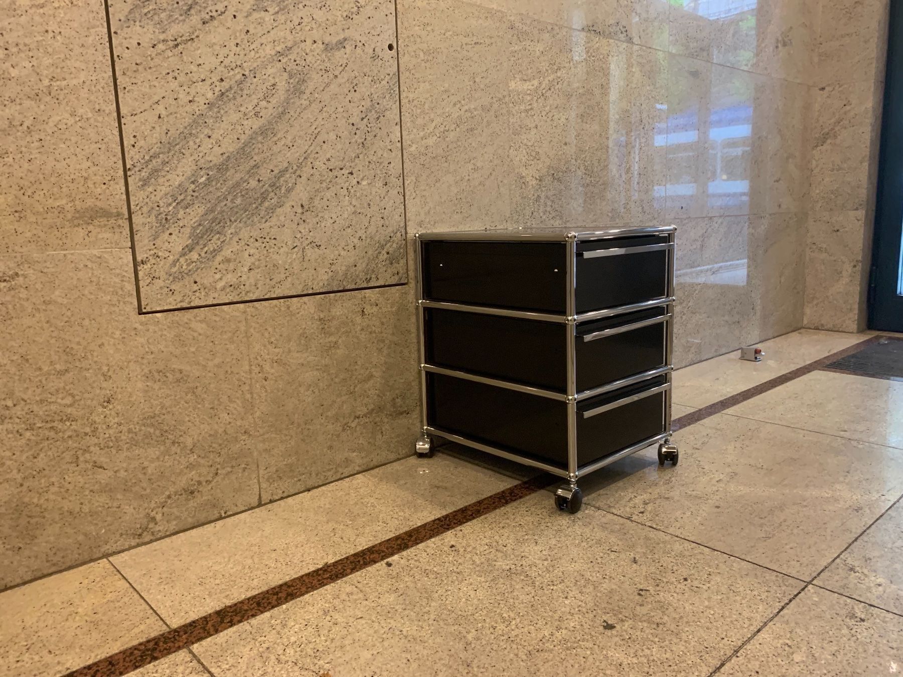 USM Scaffali: Usm Korpus Black Lieferung gratis – Usato da Thun venduto da Thuno6 2