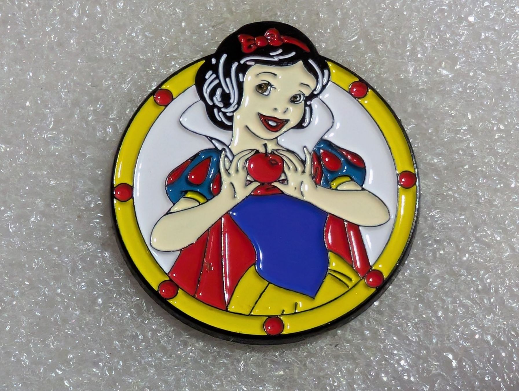 Placchette & Badge: Ansteckbutton 238: Disney – Usato da Oppligen venduto da Pin-Fall-Shop