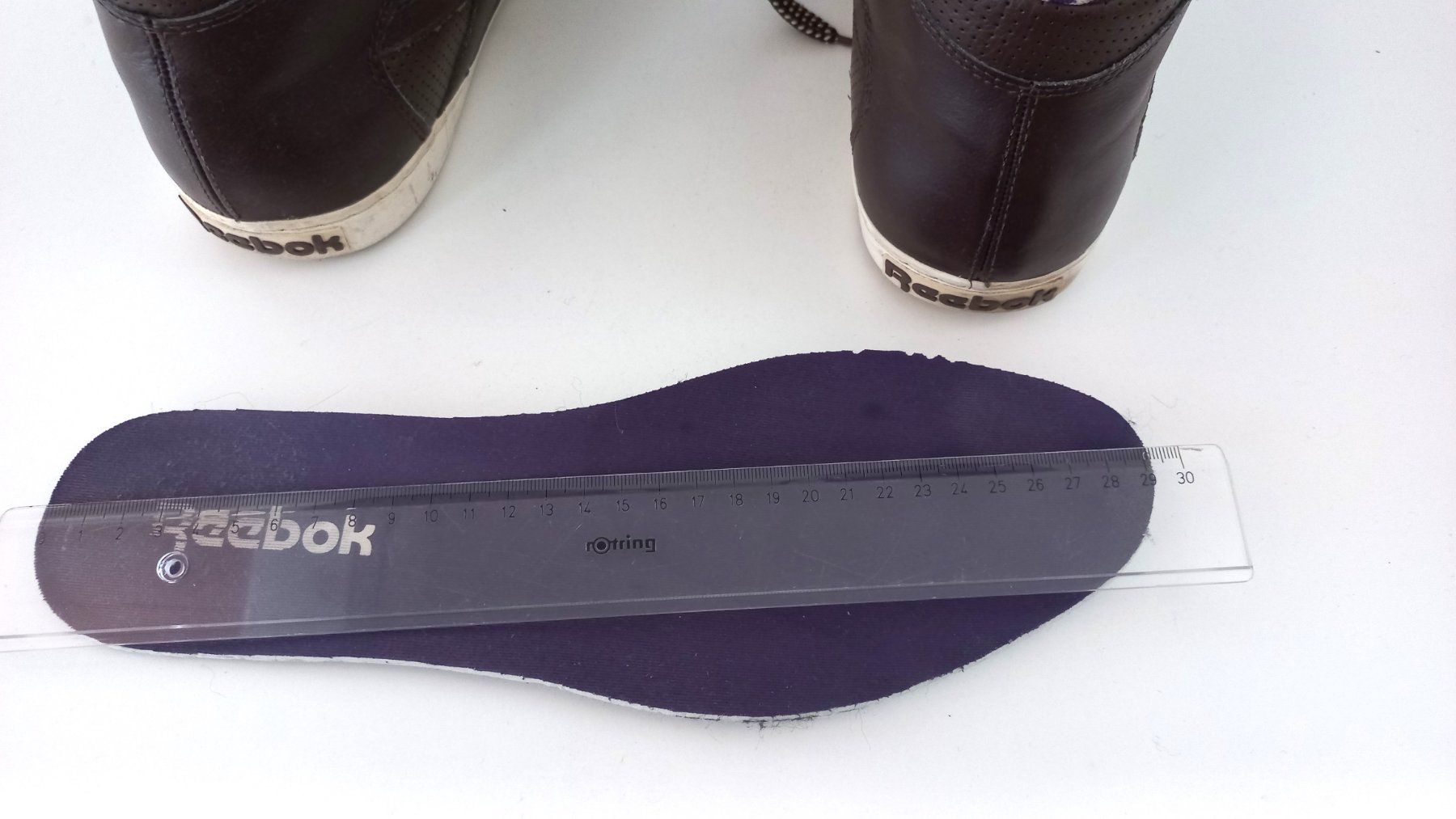Reebok Scarpe da uomo: Reebok Herren Leder Sneacker Gr. 45 – Usato da Bévilard venduto da belkin 7