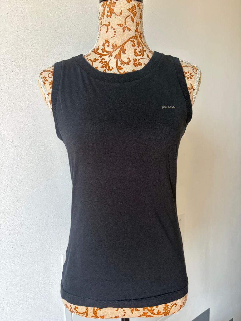 Prada T-shirts: PRADA – D'occasion à Arzo par Mima70