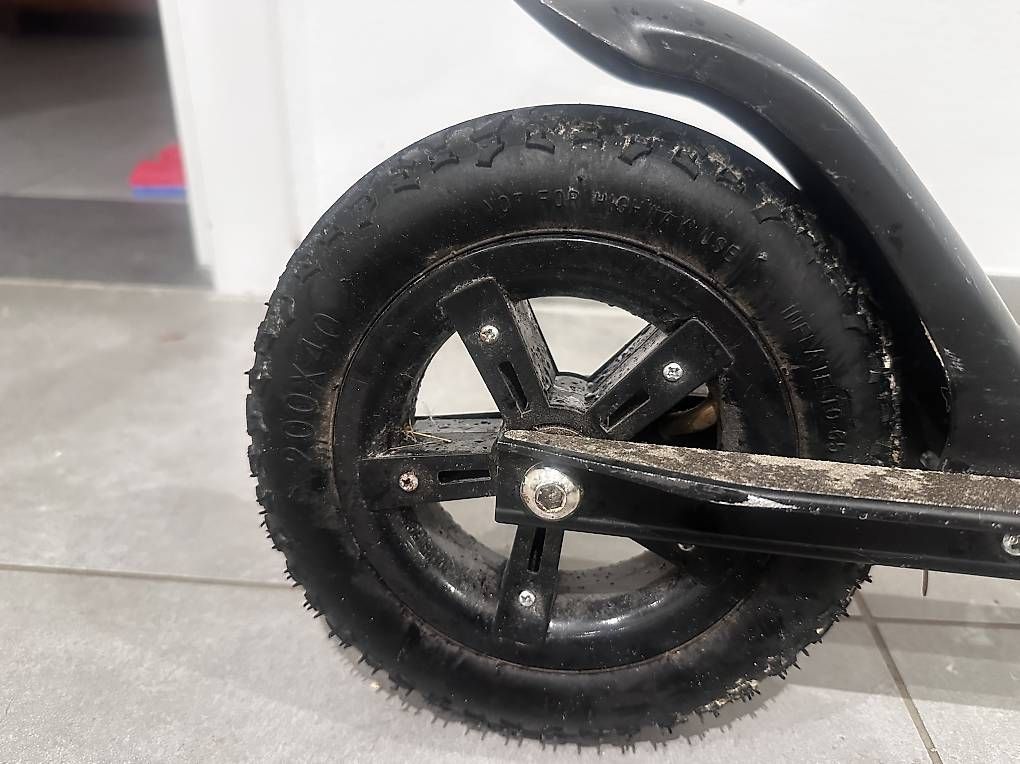 Kickboard: Micro scooter schwarz – Usato da Hausen am Albis venduto da ysgem 4