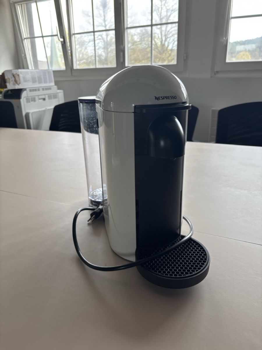 Nespresso Macchine per caffè & Macchine per espresso: Nespresso Vertuo Type Kaffeemaschine, Weiss Top – Usato da Kaiserstuhl AG venduto da mar_5k9x