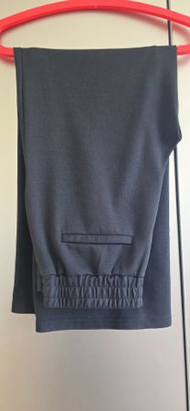 Schwarze Stoffhose CHI Gr. M – elastischer Bund