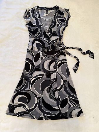 Kleid/Wickelkleid grau/schwarz/weiss 34