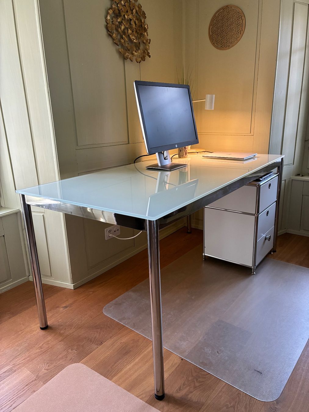 Tables: Tisch / Schreibtisch / Pult – D'occasion à Frick par 01100110
