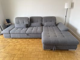 Ecksofa grau ausziehbar mit Bettkasten und Kissen