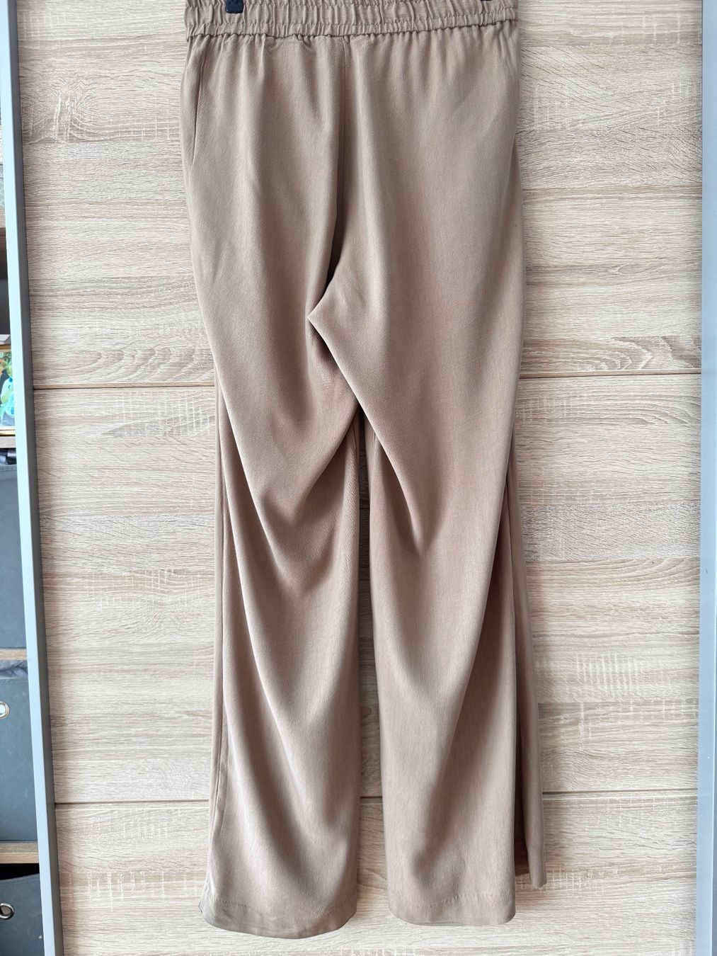 H&M Hosen: Pantalon training chic beige – Gebraucht aus Montreux von iza_peche8 2