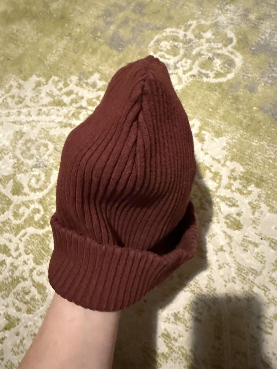 Chapeaux, bonnets & casquettes: Mütze Weinrot – D'occasion à Uster par Flummi