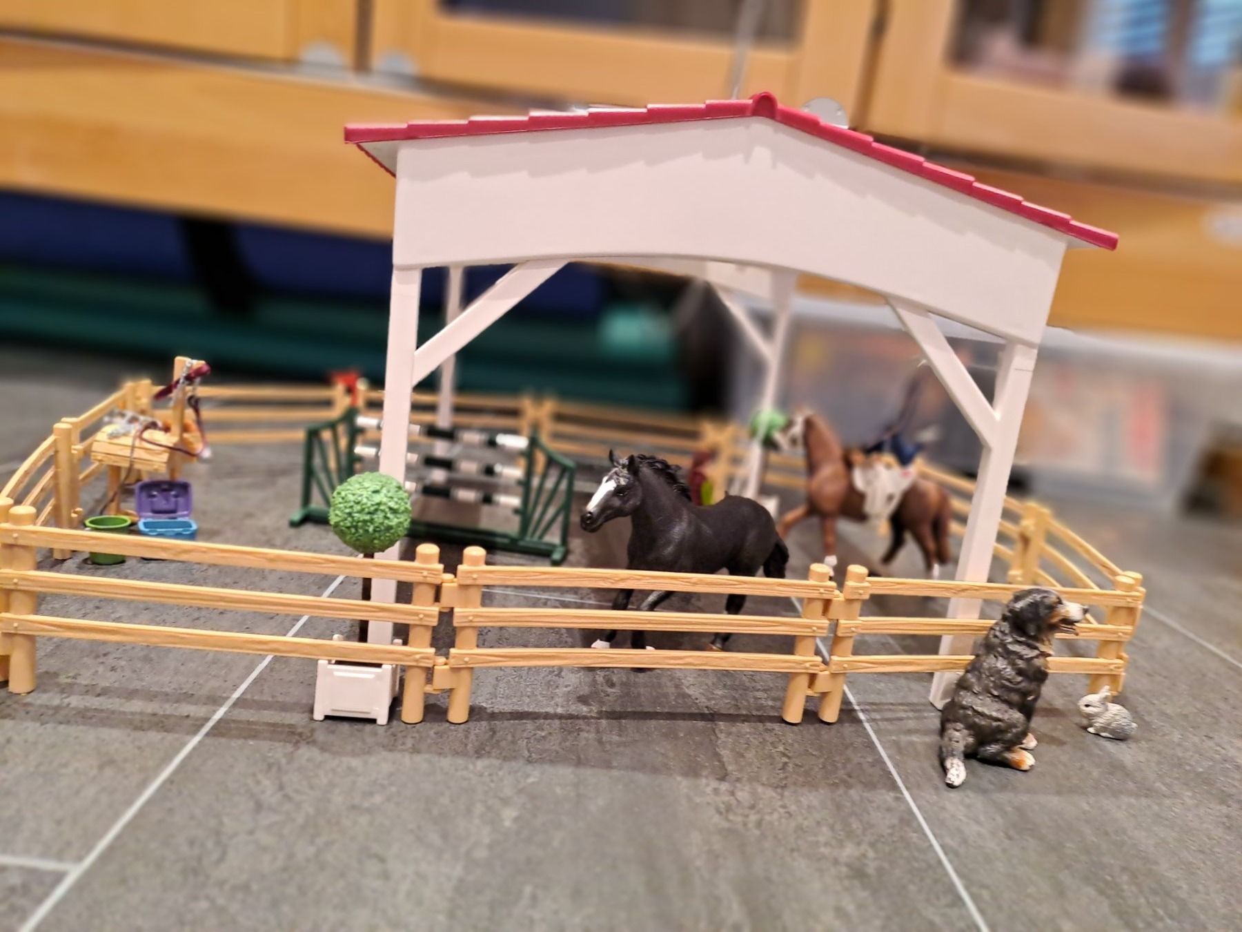 Schleich Spielzeuge: Schleich Pferde Auslauf – Gebraucht aus Cordast von  3