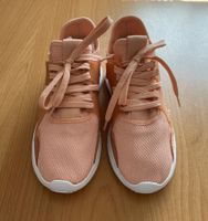 Sneaker melon mit weisser Sohle