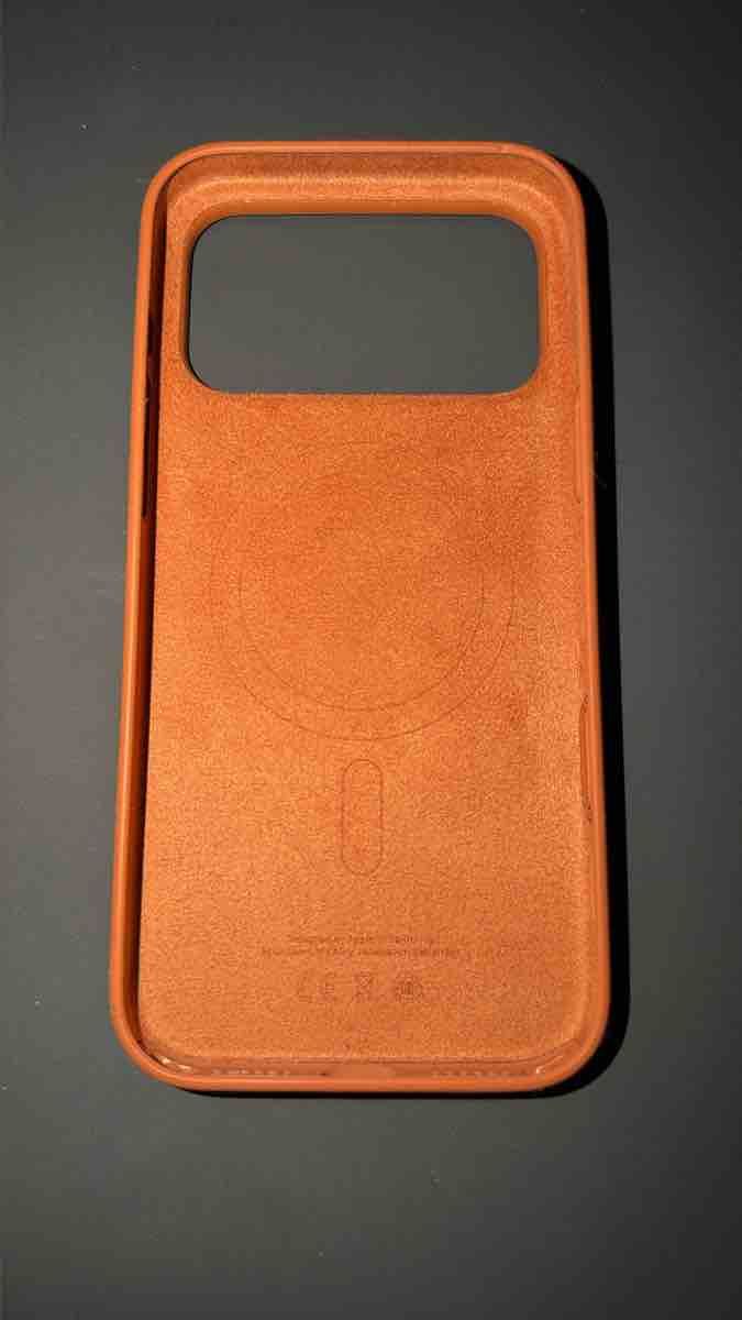 Apple Cover & Protezioni schermo: Apple iPhone 17 Pro Max Cover Silikon Orange – Usato da Näfels venduto da ble_sk8d 1