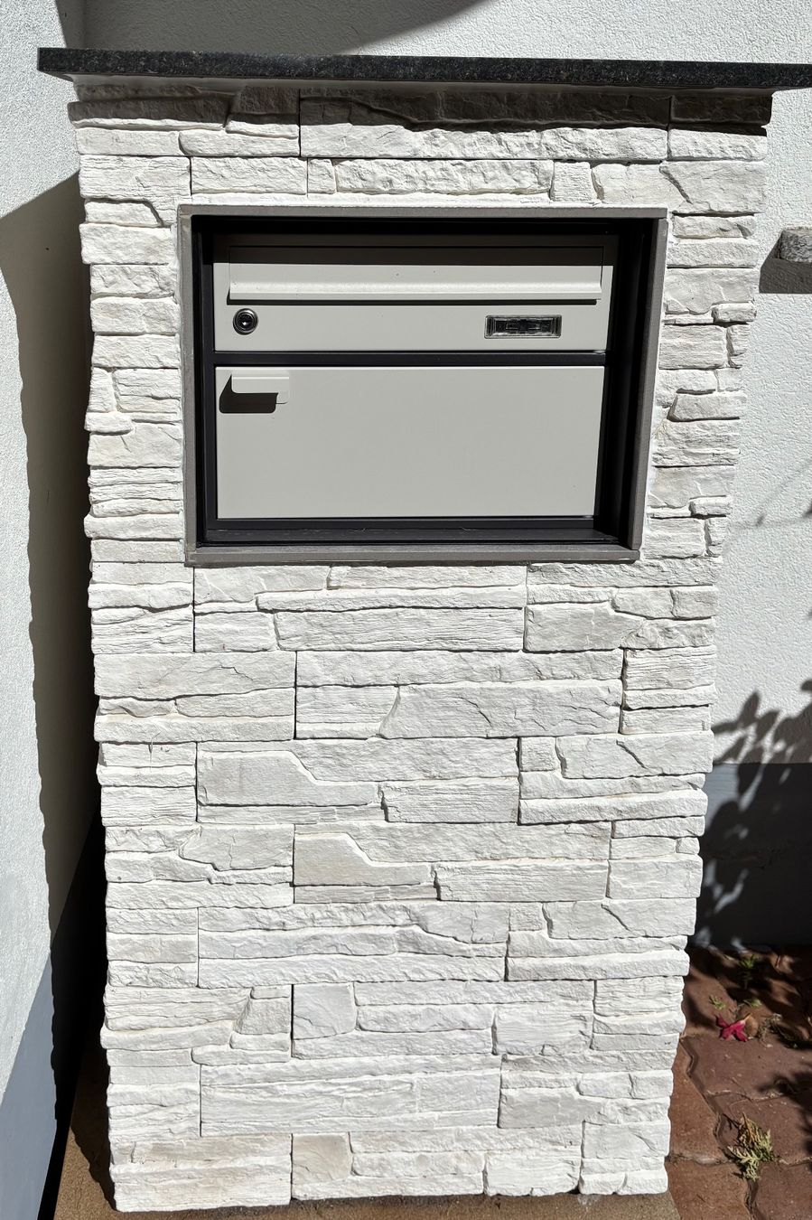 Altro per la casa: Briefkasten mit Steinsockel Neu – Nuovo (secondo la descrizione) da Innertkirchen venduto da Sonne1112 1