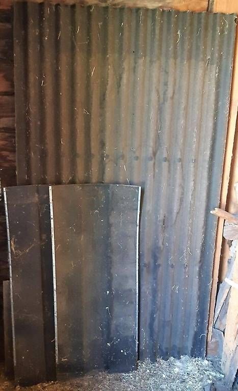 Piatti di portata: Zwei Stück Bitumenwellplatte – Usato da Wabern venduto da O_b_u