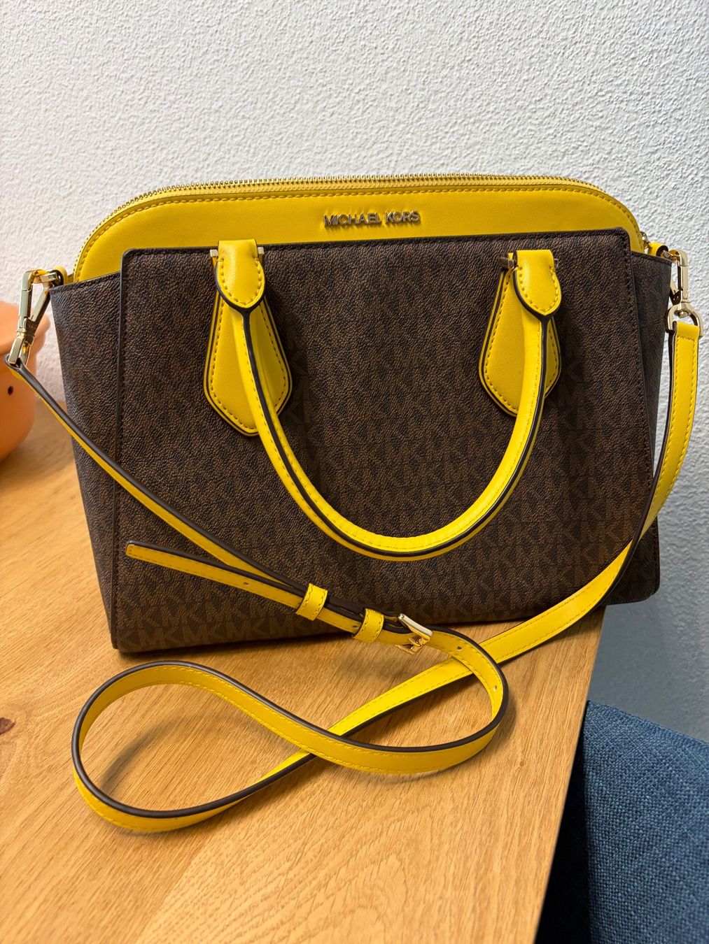 Michael Kors Borse da donna: Michael Kors - Hope Medium Messenger Bag – Usato da Triesen venduto da anschi1986 1