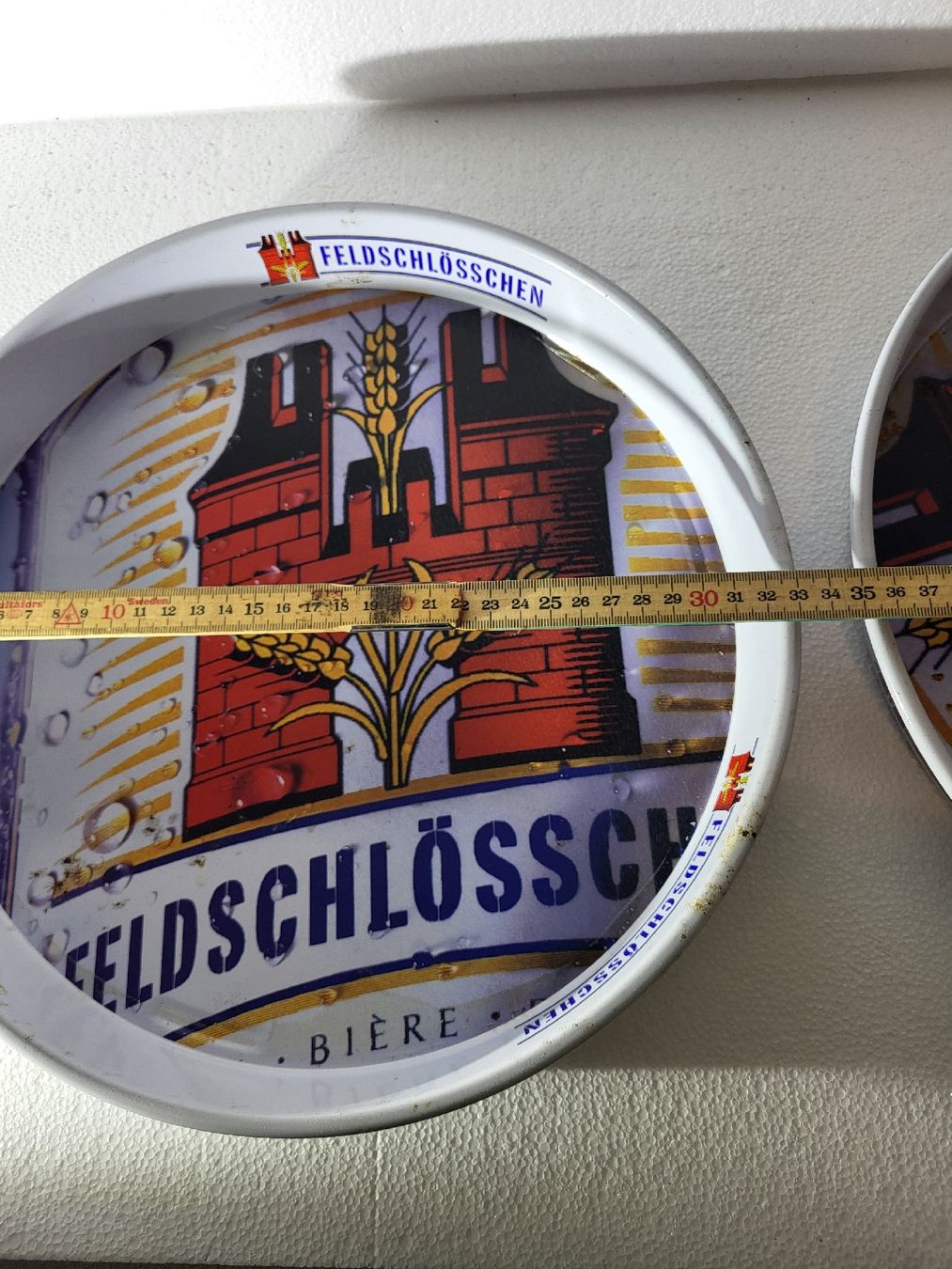 Toutes les décorations: Feldschlösschen Bier Tablett rund Durchmesser ca. 30 cm – D'occasion à Grindelwald par lego9 5