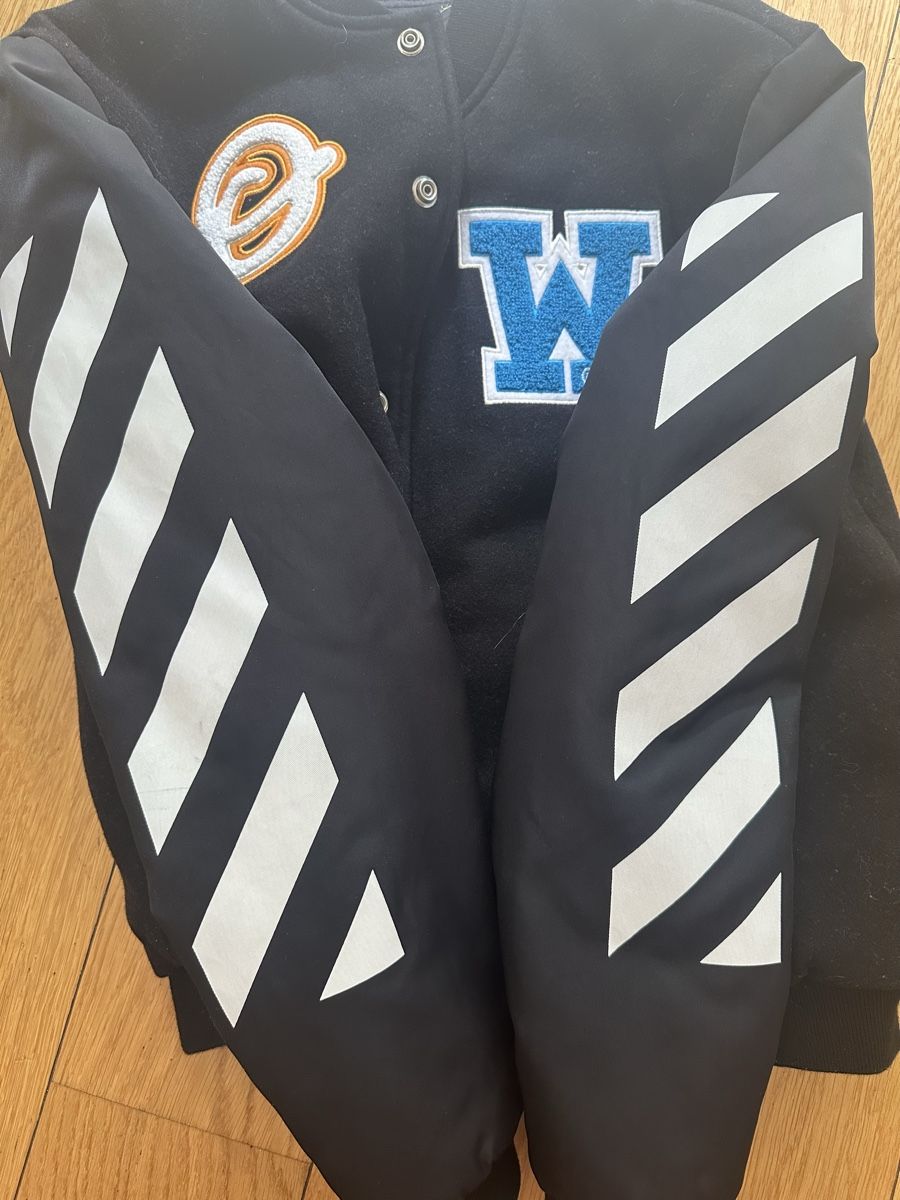 Off-White Jacken: Off-white jacket – Gebraucht aus Geneve von iri_dr5s 5