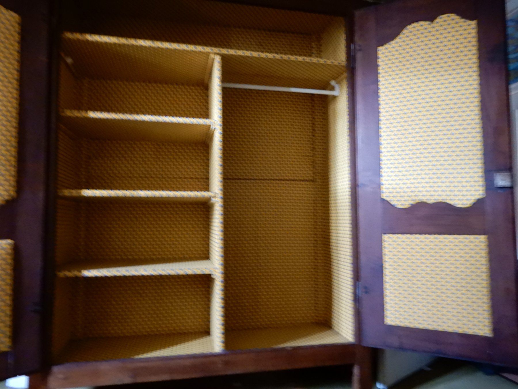 Armoires: Armoire – D'occasion à PLAN-LES-OUATES par DUMONTBE 3