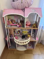 Casa delle bambole usata, ben tenuta, con mobili e accessori