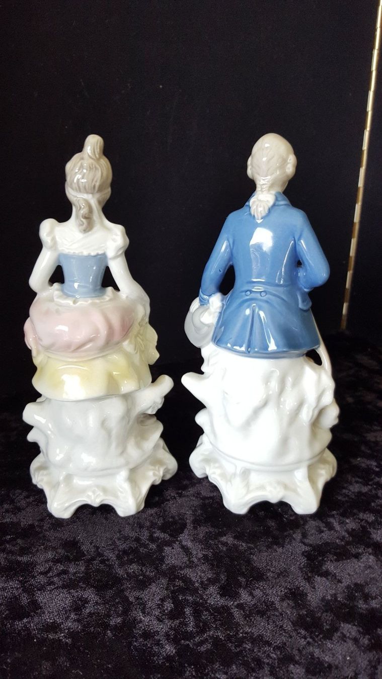 Figuren: 2 Porzellan - Figuren "GDR" – Gebraucht aus Reinach von 3Guggerli