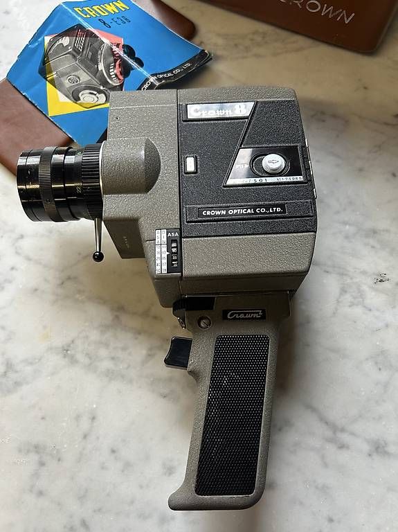Videocamere: Antike CROWN 8mm Camera 8-E3B in Koffer – Usato da Uhwiesen venduto da Durschi71 1
