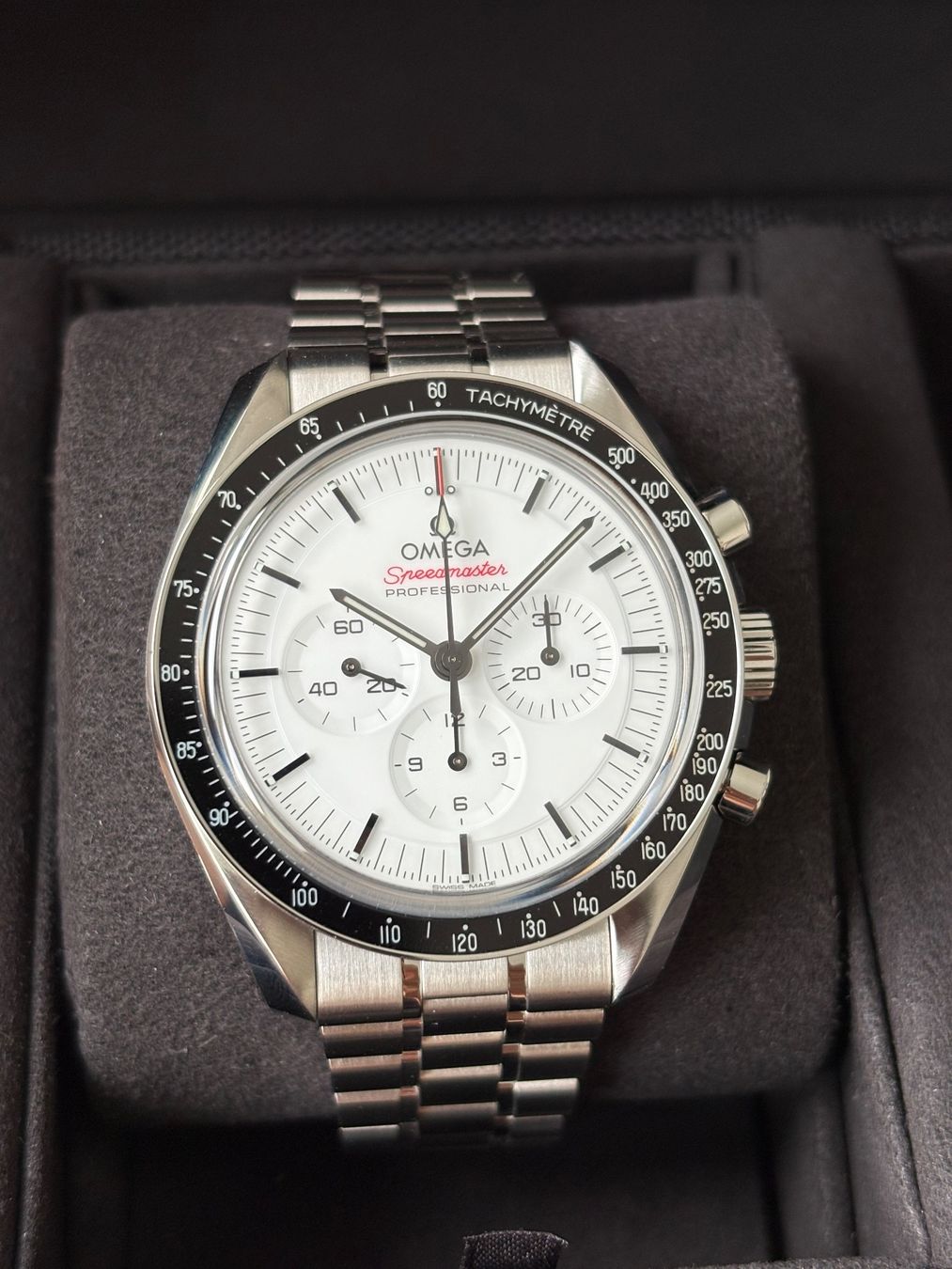 Omega Uhren: OMEGA Speedmaster Moonwatch White Fullset mit Garantie – Gebraucht aus Birsfelden von Mynos 6